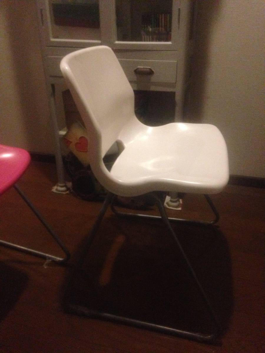 ホワイトチェア椅子いすイス 東京秋葉原直接渡し可能_画像3