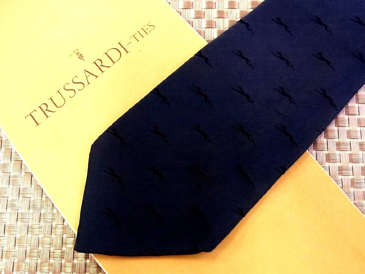 [ stock disposal sale ]* bargain sale *FK3384* Trussardi [ embroidery animal Silhouette pattern ] necktie *