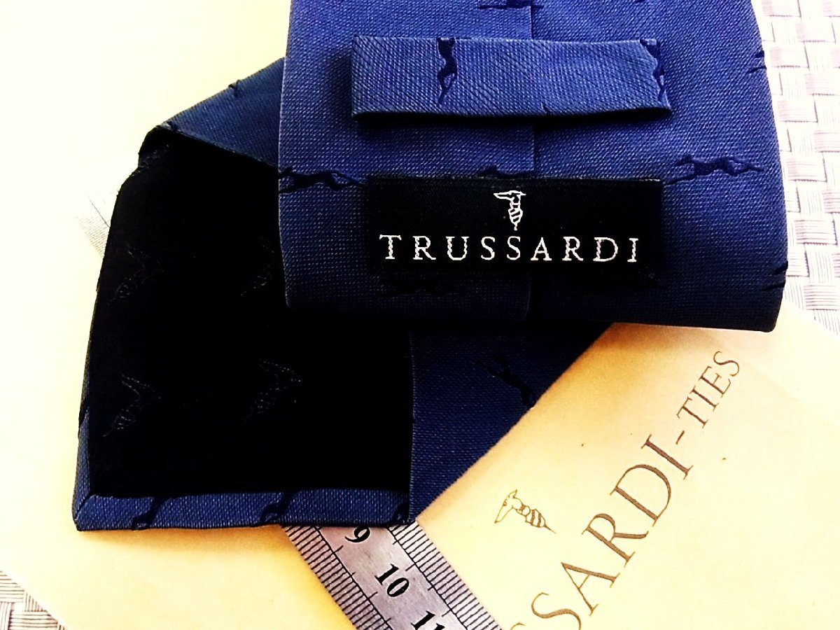 [ stock disposal sale ]* bargain sale *FK3384* Trussardi [ embroidery animal Silhouette pattern ] necktie *