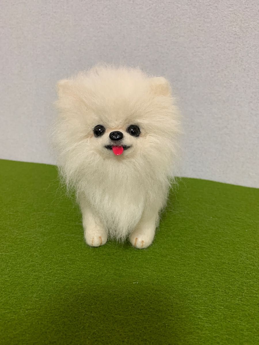 羊毛フェルト にこにこ ポメラニアン 全身 肉球あり 白ポメ