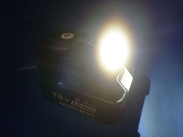 マキタ照明＋USB×２出力＋電池カバー　　　 BL1850B BL1860B BL1890などマキタバッテリーや互換品に、_点灯例