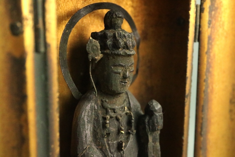 正規品100%新品】 ヤフオク! - 時代 仏教美術 木彫観音菩薩像 厨子入