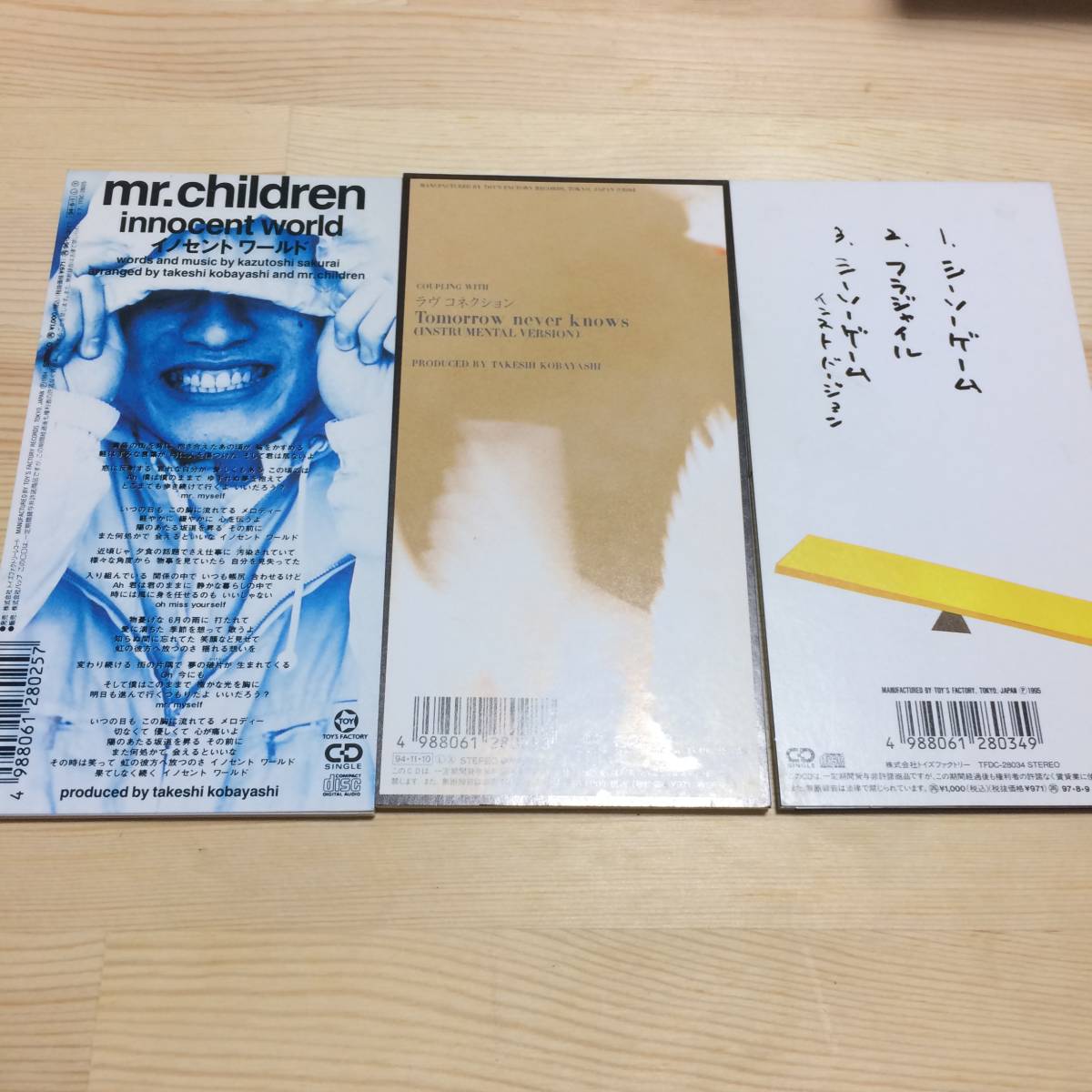 3枚セット Mr.Children ミスター・チルドレン 桜井和寿 イノセントワールド Tomorrow Never Knows シーソーゲーム〜勇敢な恋の歌〜 8cm CD _画像4