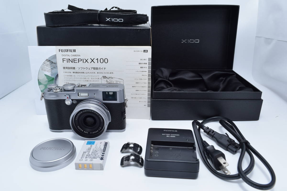 ☆美品☆希少元箱付！Fujifilm FinePix x100 シルバー デジタルカメラ