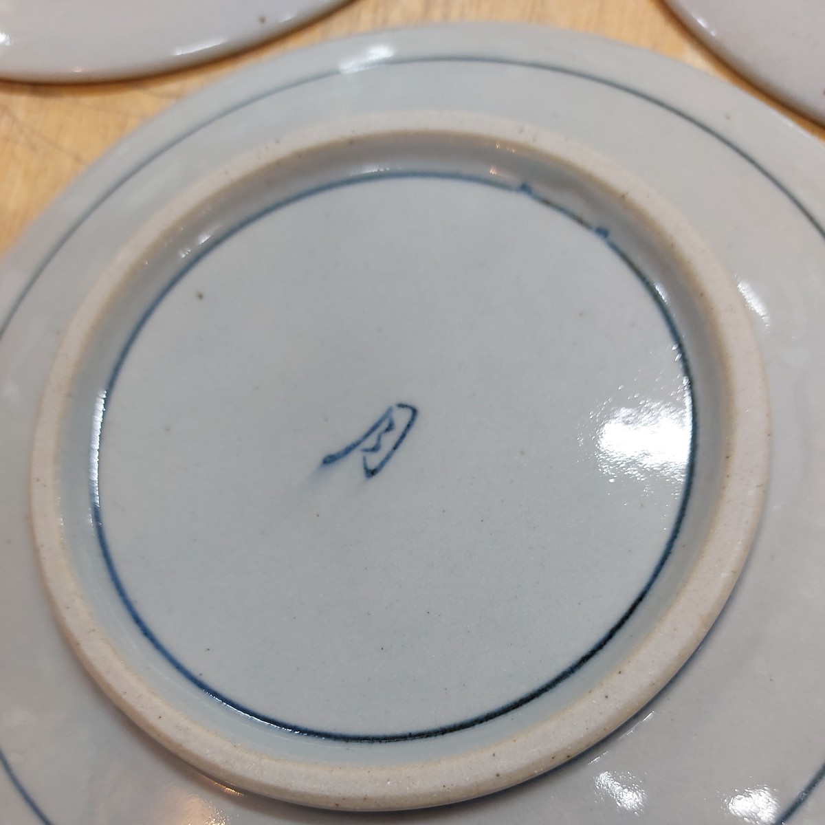 染付 小皿 藍 10枚セット 多少 傷 汚れあり 未使用に近い サイン あり とんぼ 皿 中皿 染付皿 約17cm の皿_画像7