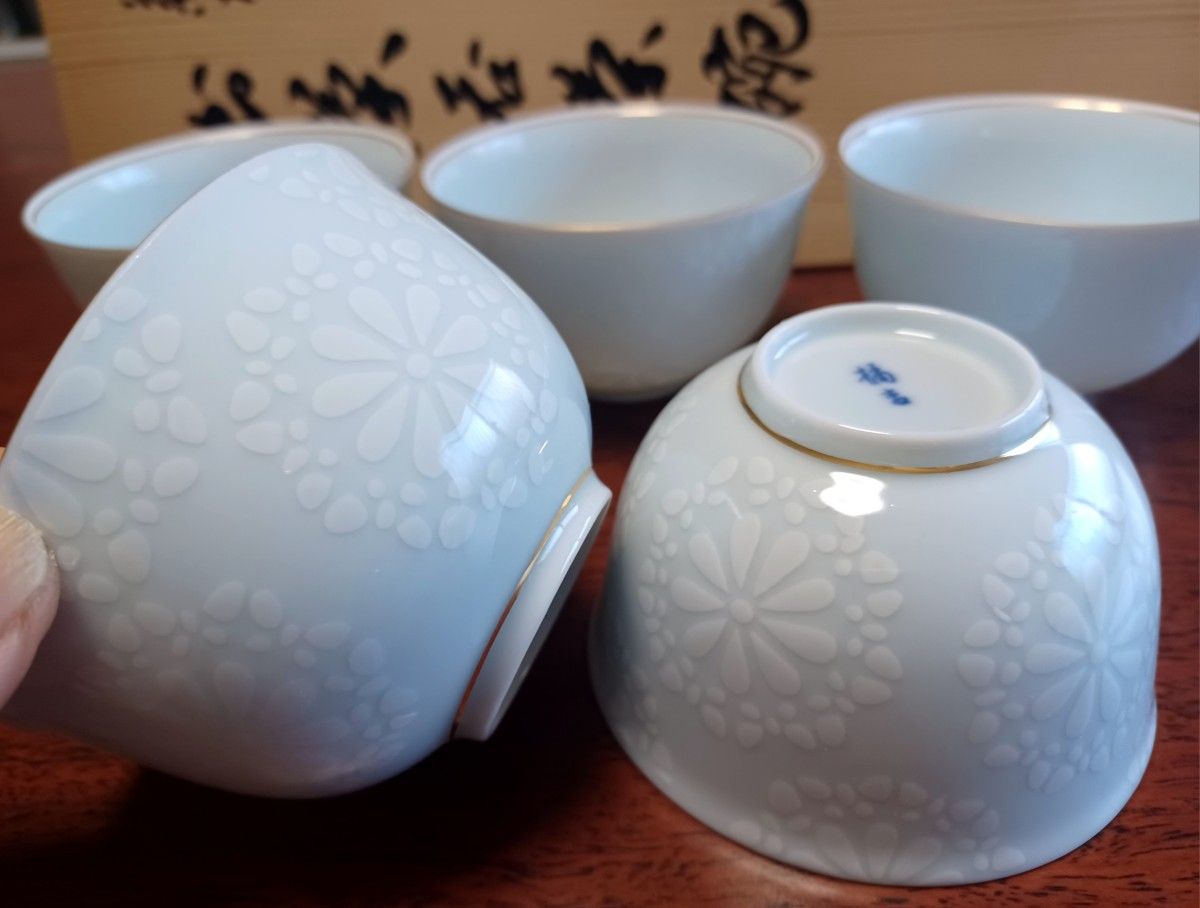 平安たち吉 湯呑み茶碗 菊柄 5客セット 高さ5 4cm口径9cm 金 平安たち吉 湯呑み茶碗 菊柄 5客セット 高さ5 4cm口径9cm 金