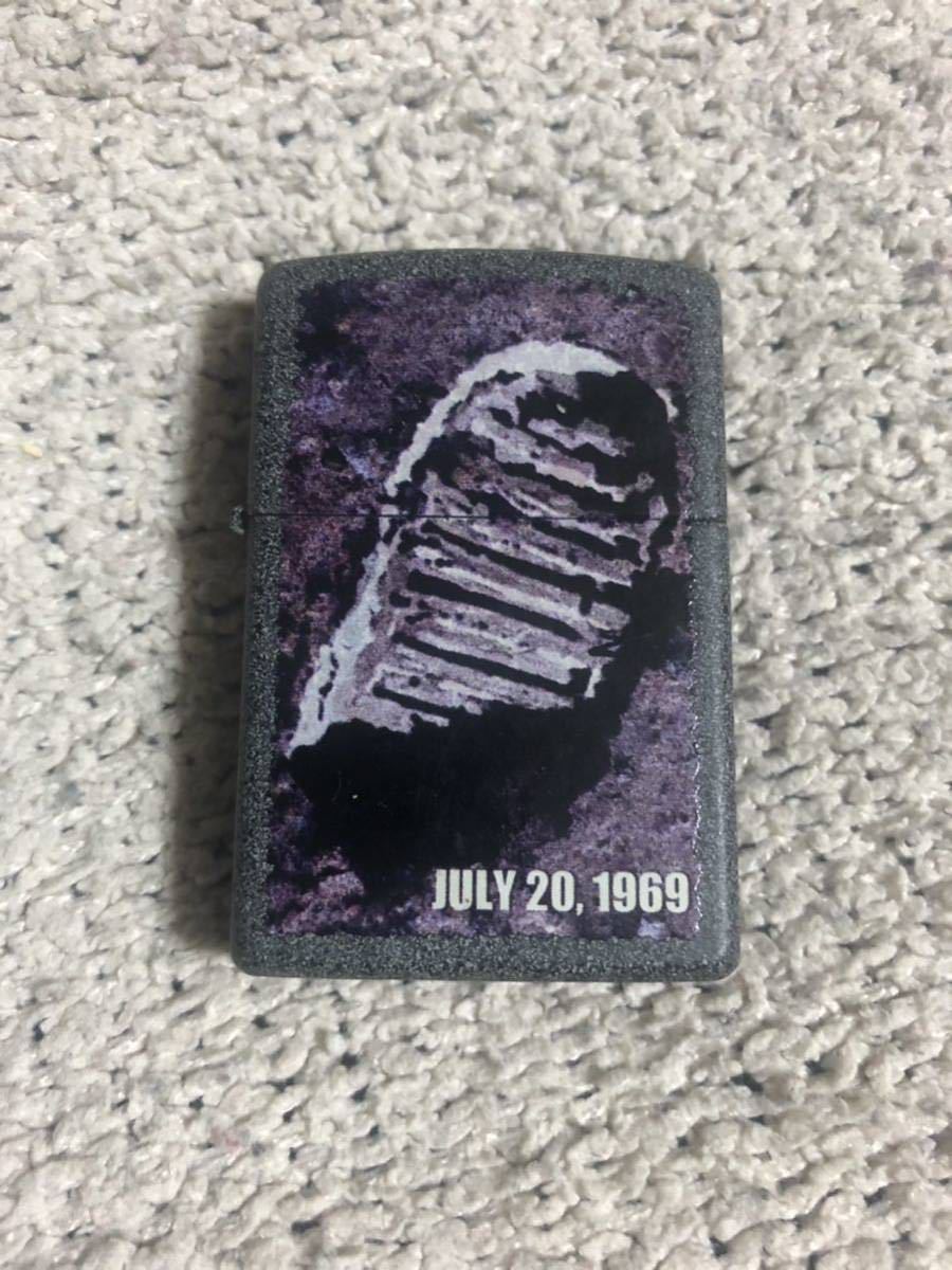 良品 人気 レア14年製 USA製 ZIPPO/ジッポー JULY/20/1969 MOON FOOT/月面着陸 偉大なる一歩 ライター グレー_画像1