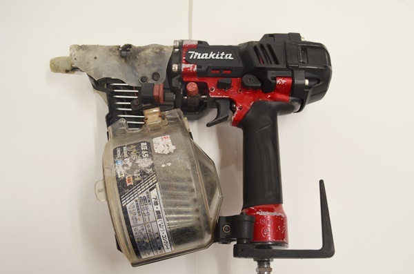 大人の上質 MAX (?) makita エア釘打機 マキタ 65mm 高圧エア釘打
