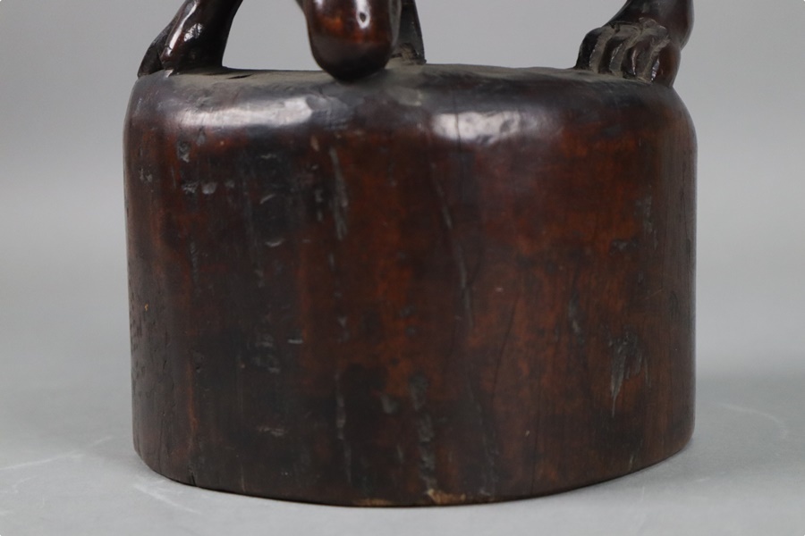 朝鮮美術 李朝木工 木彫 人物と獣 花瓶 置物 高35,5cm 時代 細密細工 古美術品[b215]_画像5