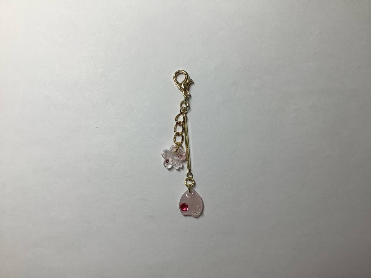 ★ ハンドメイド　アクセサリー　(353) チャームなどに。　レジン花びら・桜など　ピンク系　★_画像1