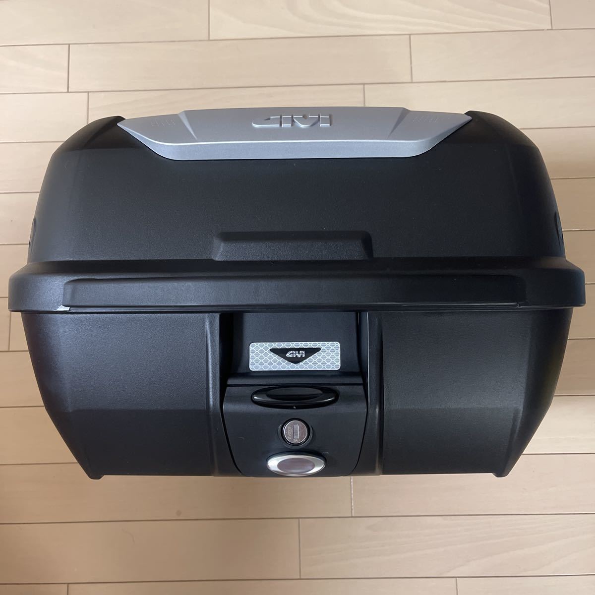 中古 GIVI (ジビ) バイク用 リアボックス 43L 未塗装ブラック モノ