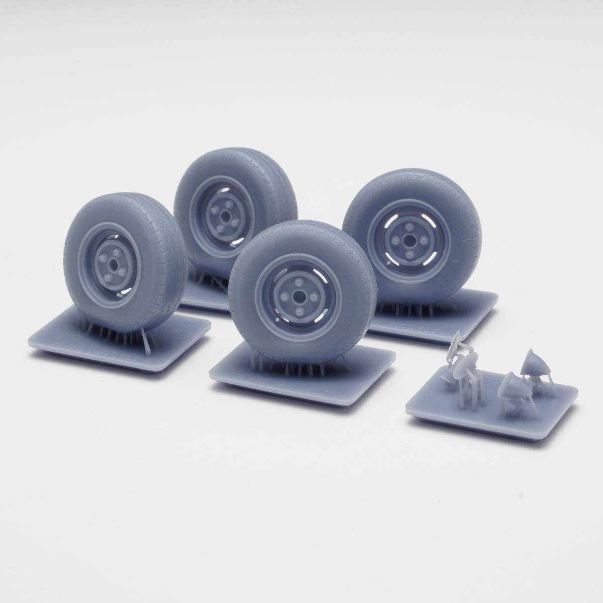1/24 ミニクーパー1 3i用 自重変形10インチタイヤセット 1/24 ミニクーパー1 3i用 自重変形10インチタイヤセット
