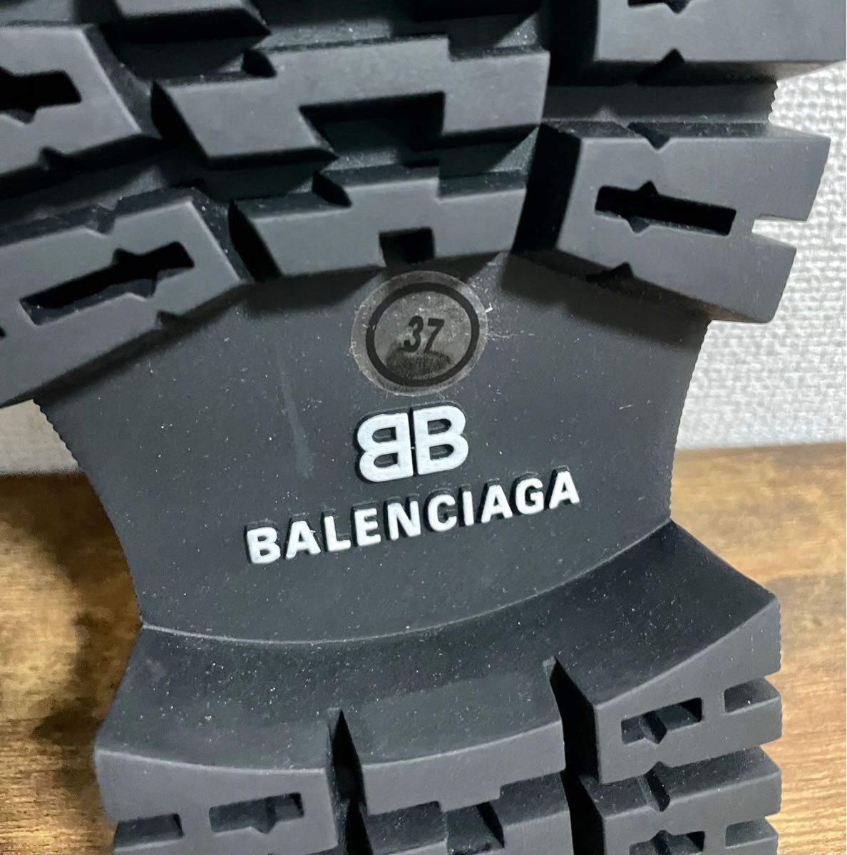 関税送料込【BALENCIAGA】ロゴ テクニカル サンダル 価格交渉お断り】Balenciaga(バレンシアガ) サンダルトラクター