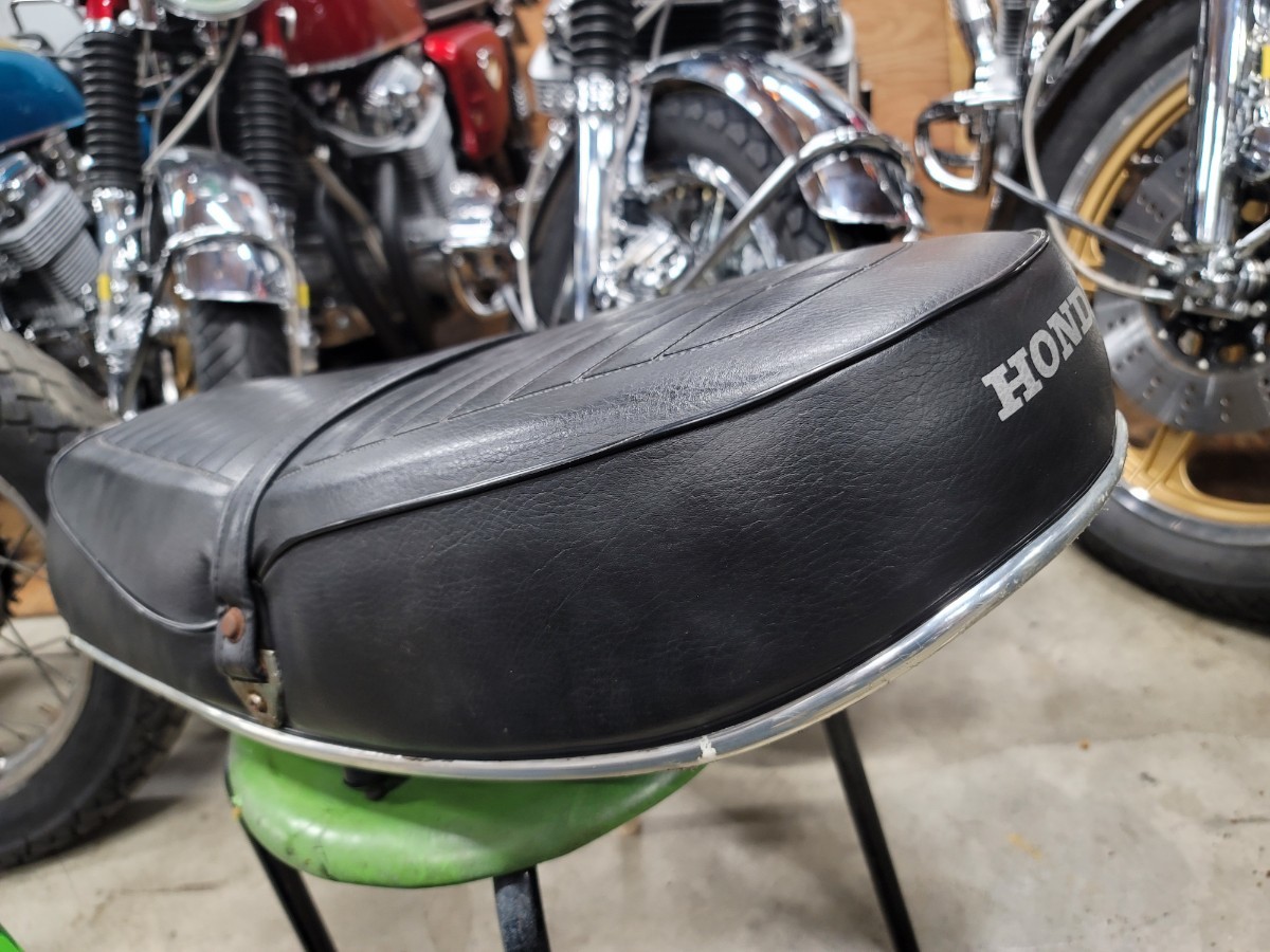 新品即納 CB750K2~4.純正シート hipomoto.com
