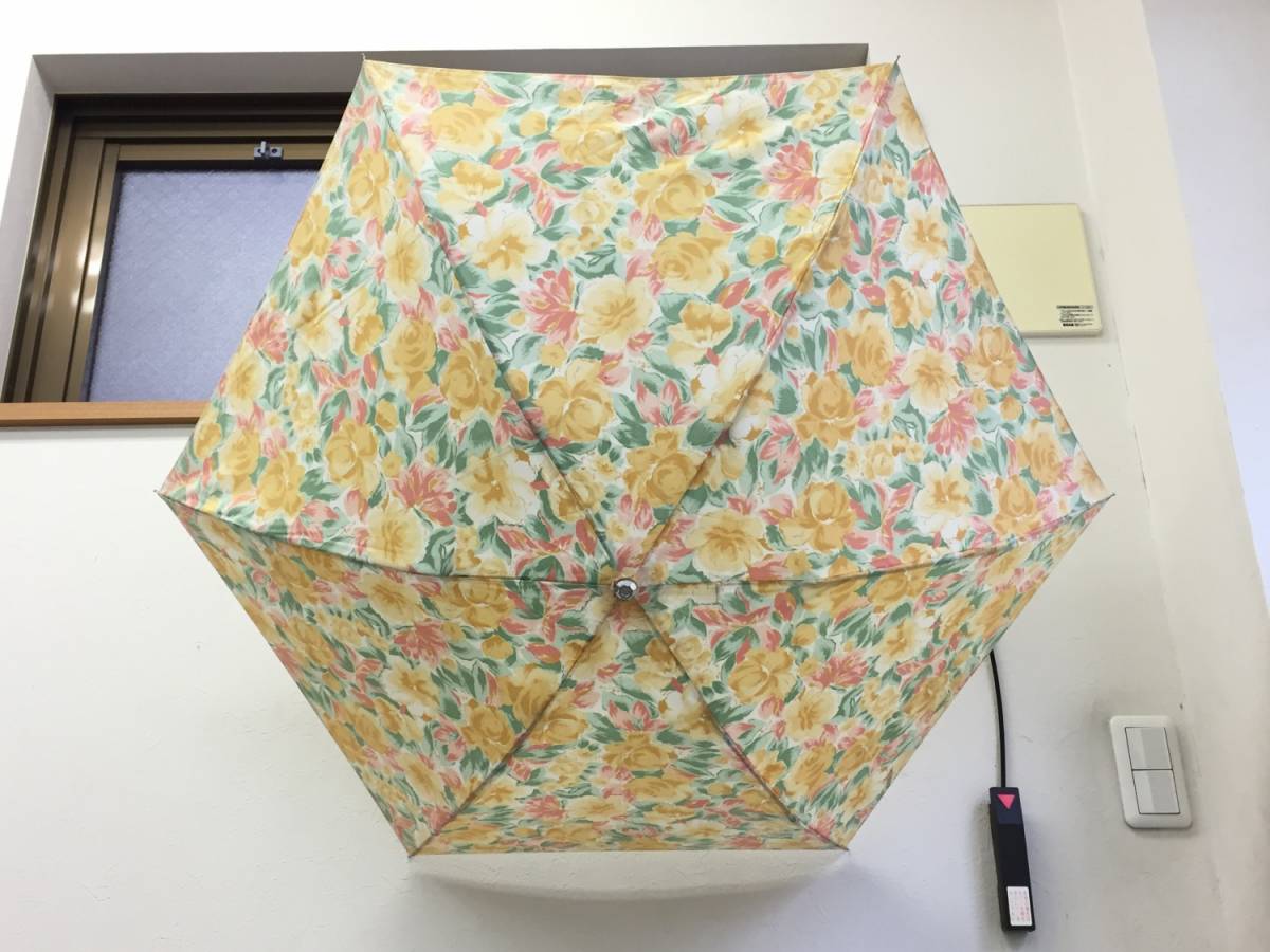 [雨傘] 折りたたみ傘 長期保管品 匂いあり かさ 花柄 華やかなデザイン 雨具_画像2