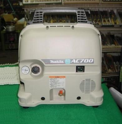 【第1位獲得!】 吐き出し空気量:70L/min 軽搬型コンプレッサ 一般圧用 AC700 マキタ AC100V 代引不可 新品 コンパクト コンプレッサー 【第1位獲得!】 吐き出し空気量:70L/min 軽搬型コンプレッサ 一般圧用 AC700 マキタ AC100V 代引不可 新品 コンパクト コンプレッサー