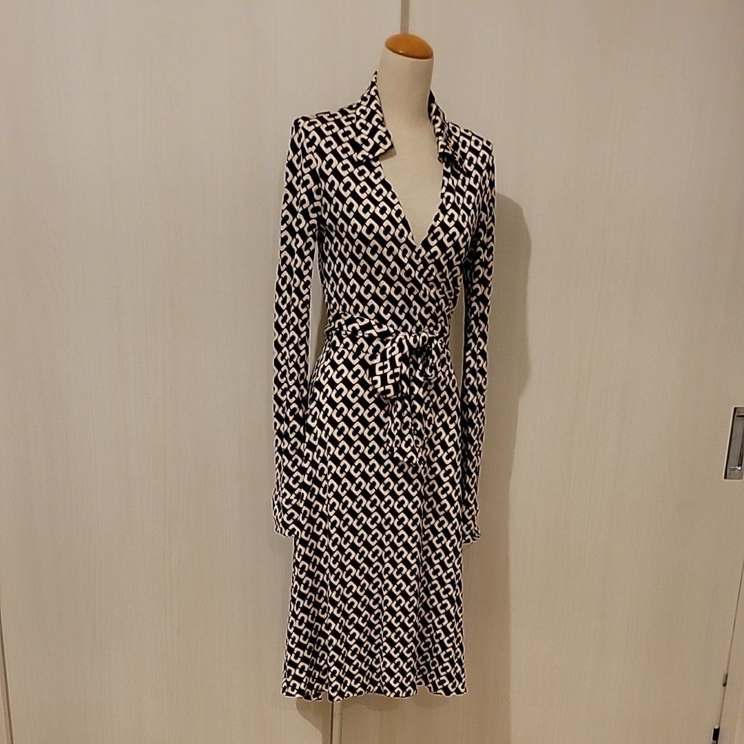 ダイアンフォンファステンバーグ 総柄 DIANE von FURSTENBERG シルクラップ