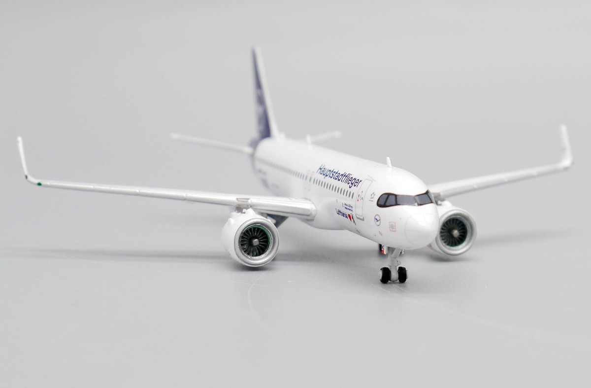 Jcwingsrufto handle The A320neo D-AINZ 1/400