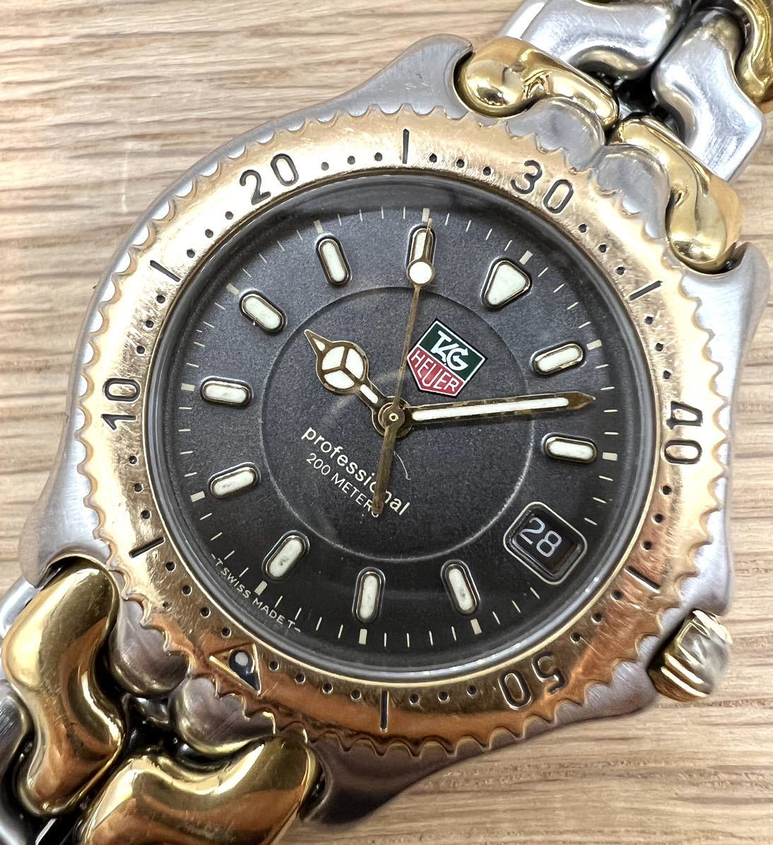 稼働 良品 タグホイヤー セル プロフェッショナル200M WG1120-KO