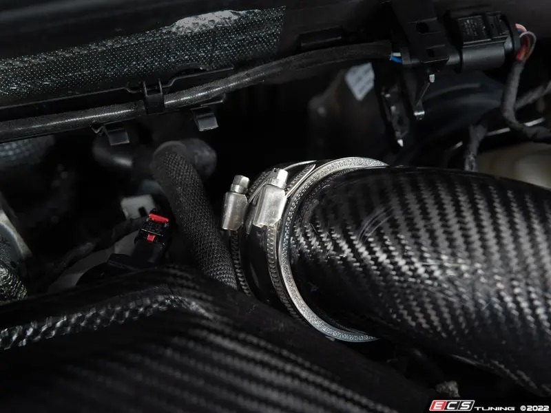 SALE!! ◆◆ VW Golf8 GTI カーボンファイバー ターボインレットパイプ Carbon Fiber Turbo Inlet Pipe ECS Tuning製 ◆◆_画像4