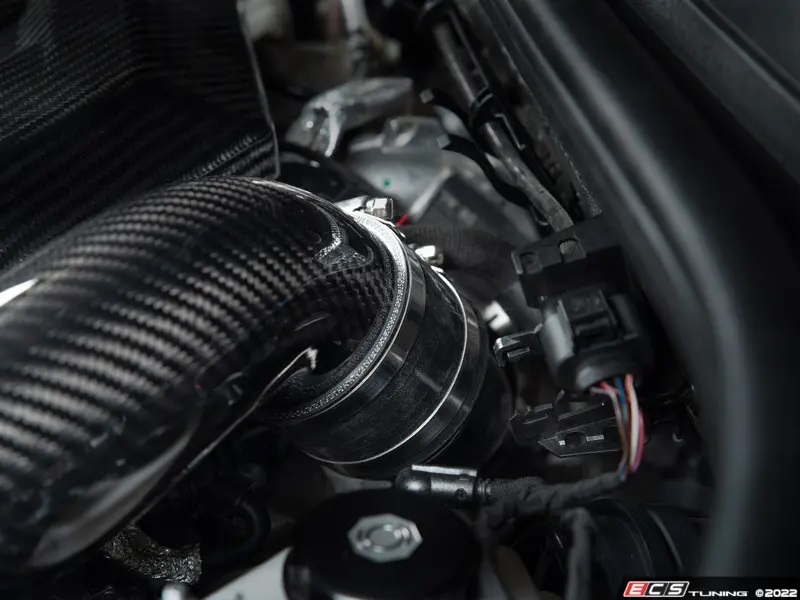 SALE!! ◆◆ VW Golf8 GTI カーボンファイバー ターボインレットパイプ Carbon Fiber Turbo Inlet Pipe ECS Tuning製 ◆◆_画像6