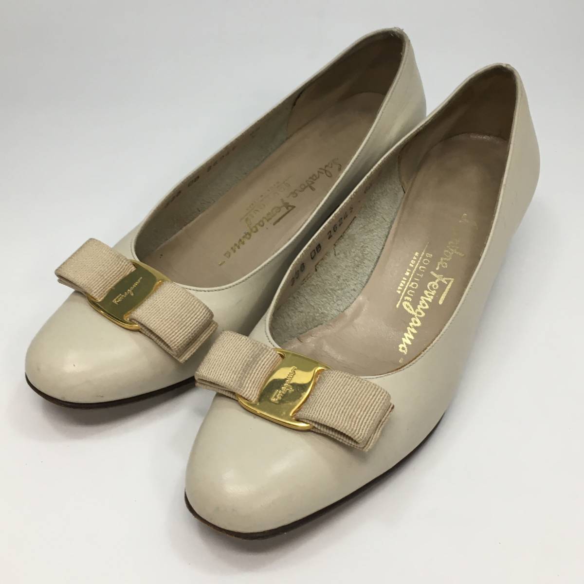 翌日発送可能】 Salvatore Ferragamo ヴァラリボン ブラック マドニエ