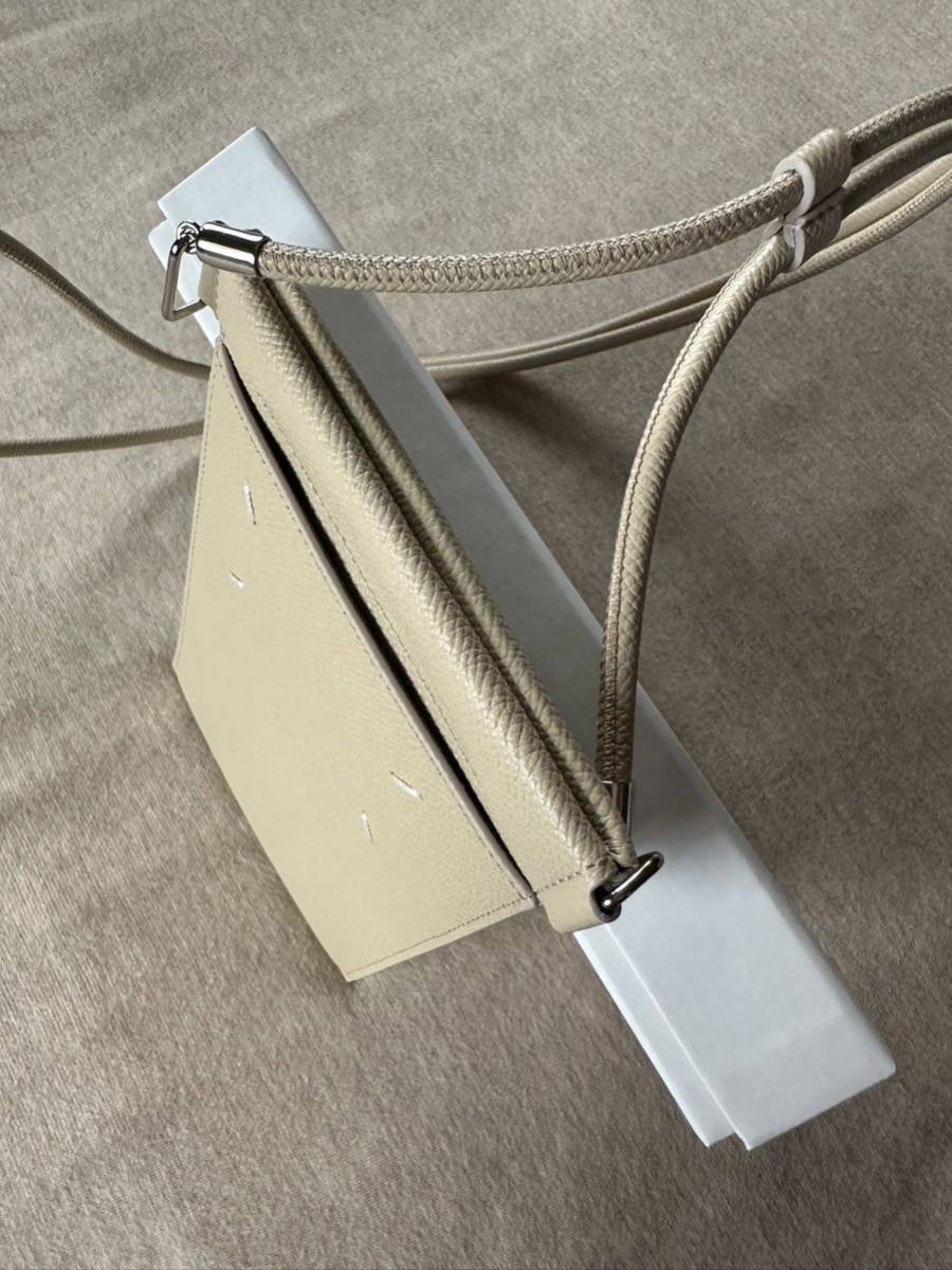22AW新品48%off メゾンマルジェラ 4ステッチ スマートフォンポーチ ショルダーバッグ 財布 Maison Margiela 11 メンズ レディース ベージュ