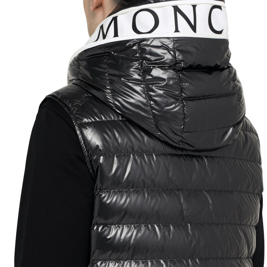 送料無料 20 MONCLER モンクレール 1A00059 596J9 ブラック AKAISHI ダウンベスト size 4