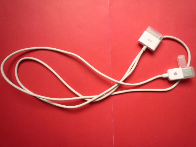 ♪ 送料120円 Apple 純正品 30ピン iPhone 30ピン Dock-USB 充電ケーブル Lightning ライトニングケーブル シンク カバー付 中古 ♪_画像1