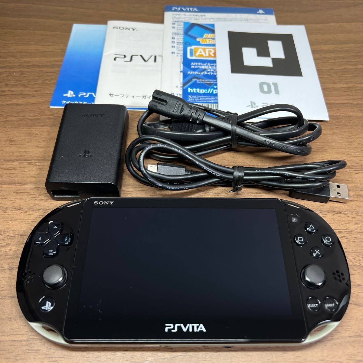 ★外装良品・完品★ PlayStation Vita(PCH-2000ZA16)カーキ/ブラック