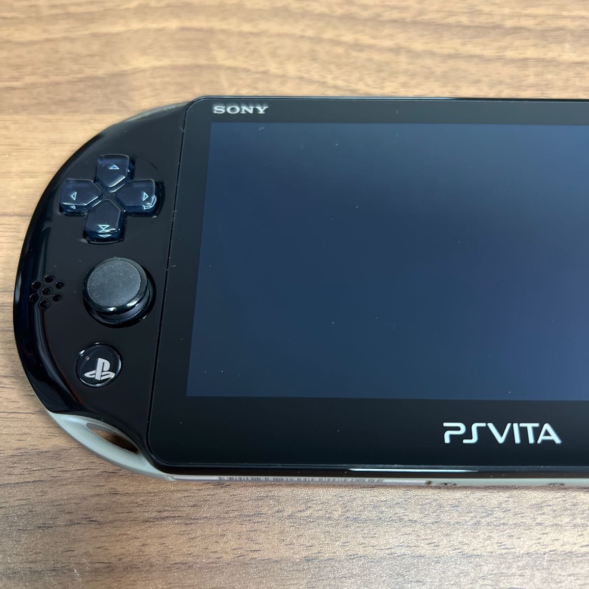 外装良品・完品 PlayStation Vita（PCH-2000ZA16）カーキ/ブラック