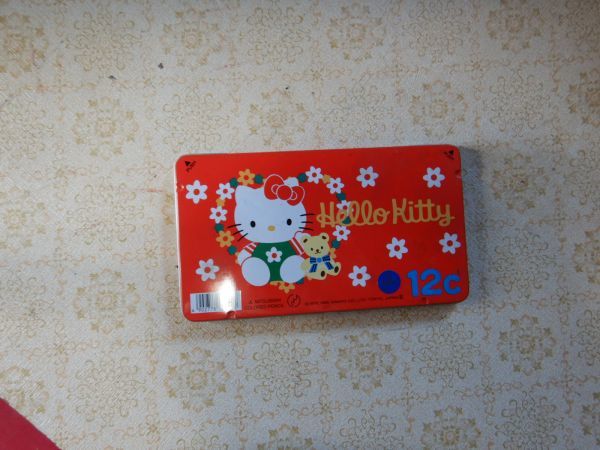 昭和レトロ　ハローキティ　MITSUBISHI HELLO KITTY 18.5X10.5X1CM 色鉛筆ケース　サンリオ　1995　　日本製　MADEIN JAPAN 秋田_画像1