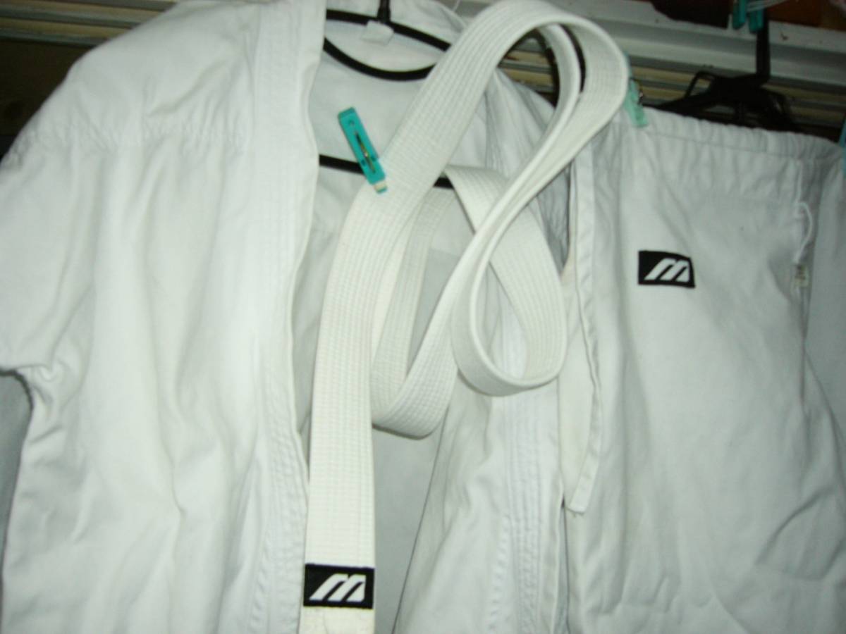 karate uniform. trunk put on. on & trousers & with belt. 3 point. white. Mizuno. made in Japan. judo put on . is no.1 number. elementary school lower classes rank ... collar . color .. have. used. practice for .