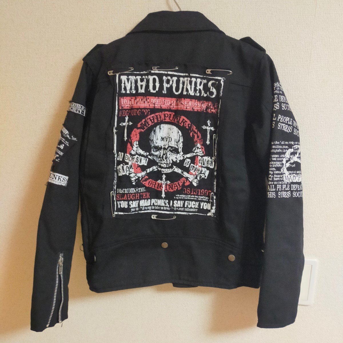 MAD PUNKS マッドパンクス コットンダブルライダース スカル カスタム 缶バッチ.安全ピン M ブラック(黒）