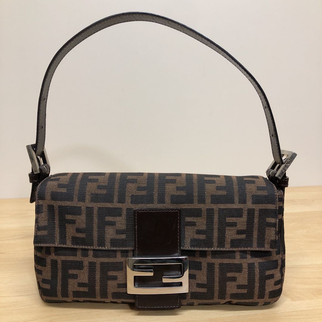 【美品】FENDI フェンディ ズッカ柄 マンマバケット ショルダーバッグ ハンドバッグ ワンショルダー