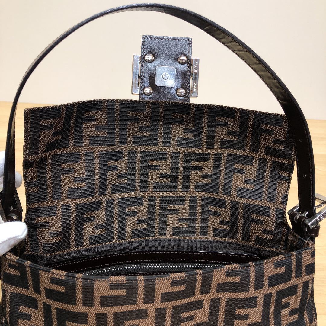 【美品】FENDI フェンディ ズッカ柄 マンマバケット ショルダーバッグ ハンドバッグ ワンショルダー