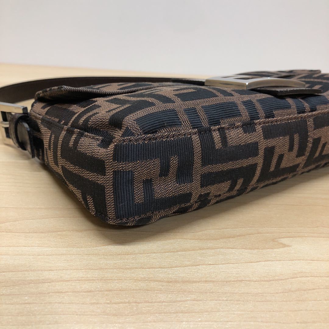 美品】FENDI フェンディ ズッカ柄 マンマバケット ショルダー 美品】FENDI フェンディ ズッカ柄 マンマバケット ショルダー