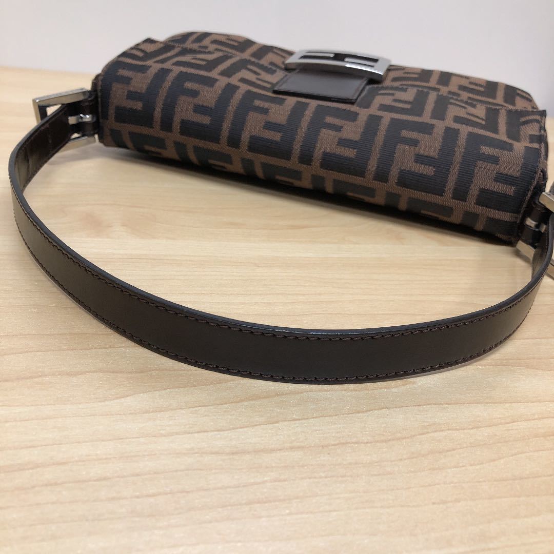 美品】FENDI フェンディ ズッカ柄 マンマバケット ショルダー 美品】FENDI フェンディ ズッカ柄 マンマバケット ショルダー