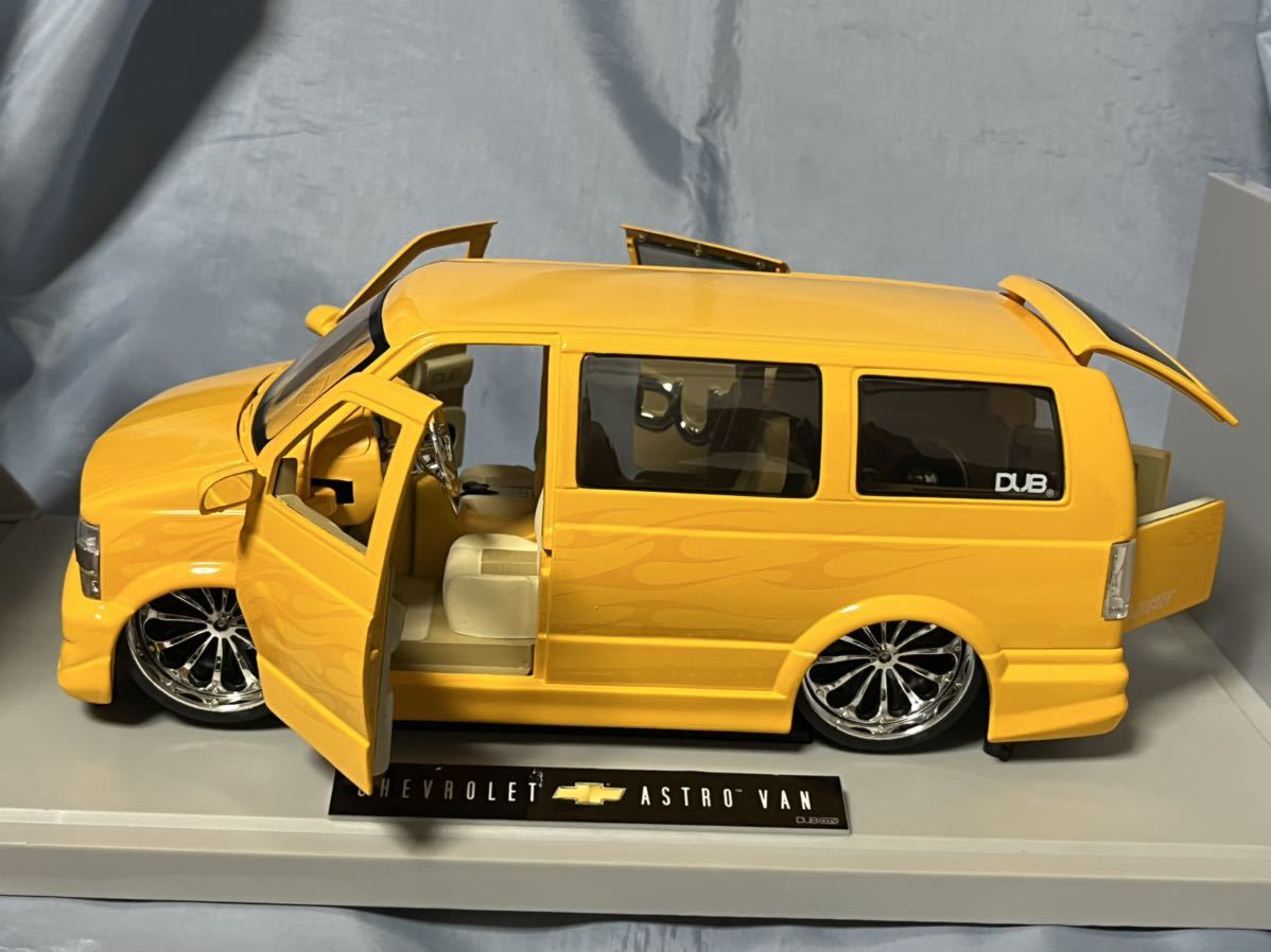 ジャダトイズ製 シボレー アストロ ローダウン カスタム イエロー 1/18