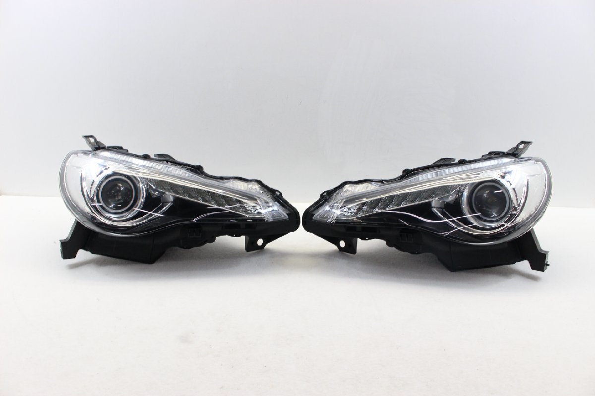 美品　86　ハチロク　ZN6　GT-LTD　ヘッドライト　左右　コイト　100-60082　キセノン　HID　打刻AD　283506-283507-K27-1_画像1