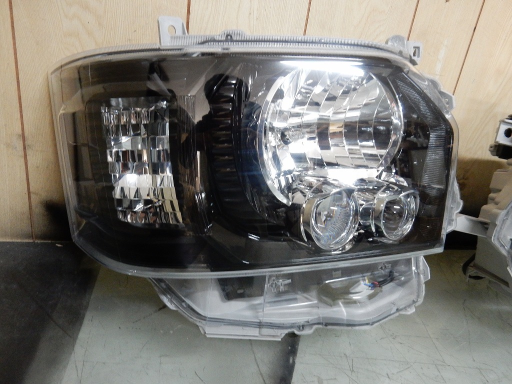 車検対応】200系 ハイエース 4型以降 純正LEDヘッドライト 車検対応】200系 ハイエース 4型以降 純正LEDヘッドライト