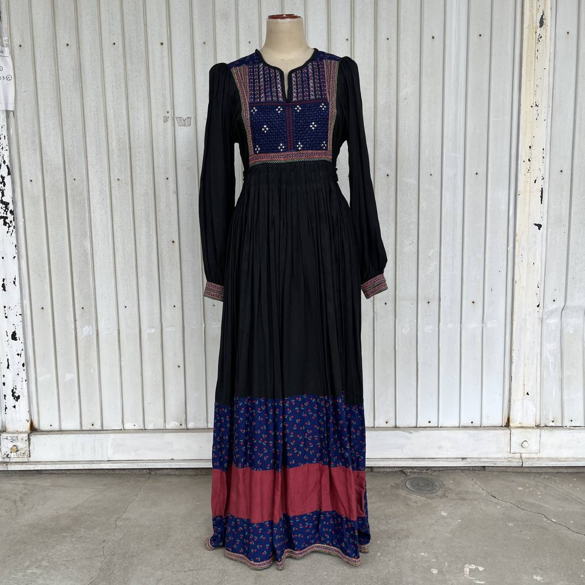 ビンテージ アフガンドレス 刺繍 長袖 ワンピース 民族 総柄 花柄