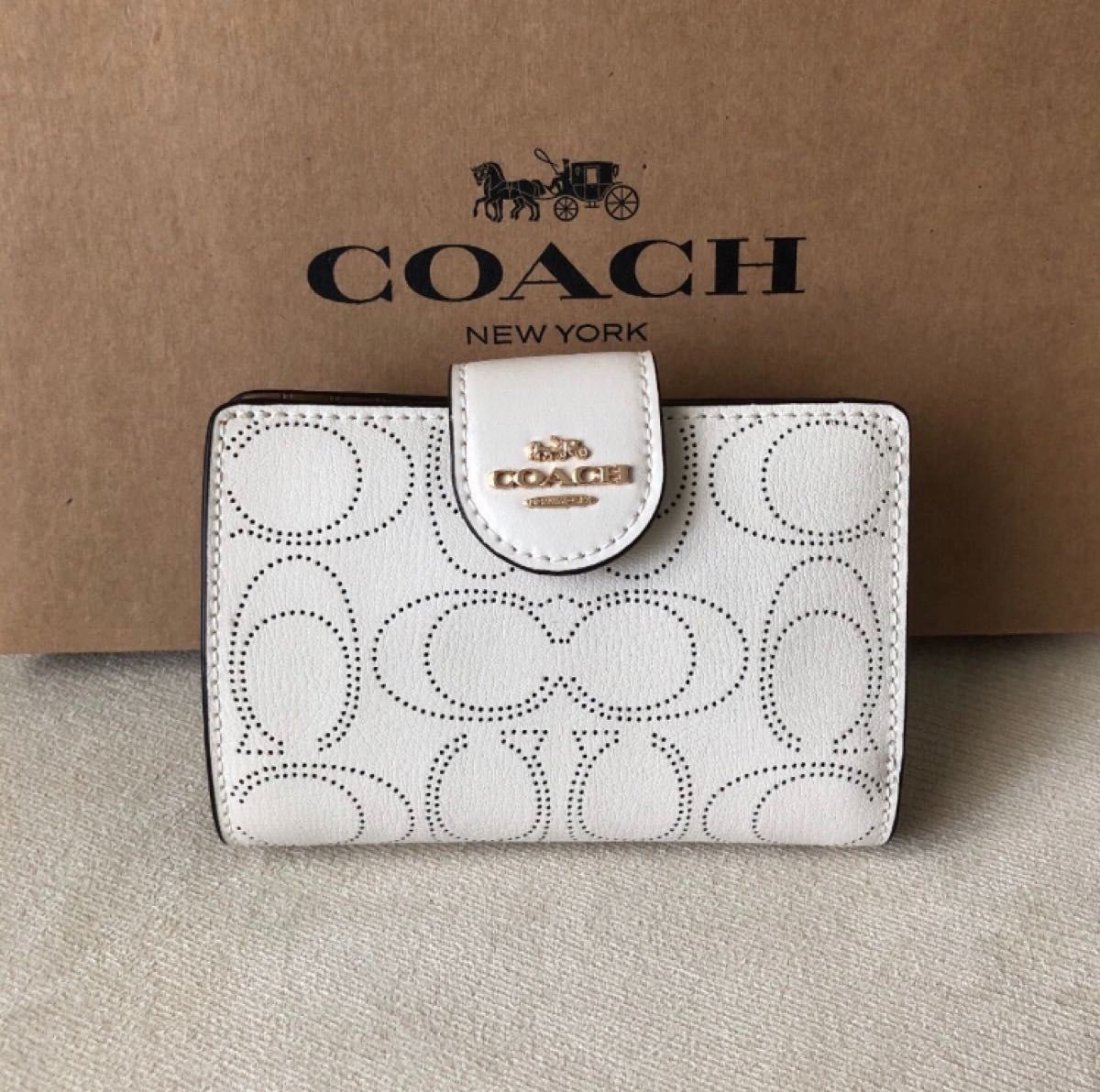 COACH コーチ 二つ折り財布 白 ホワイト 定番 人気 シンプル フォロー割-