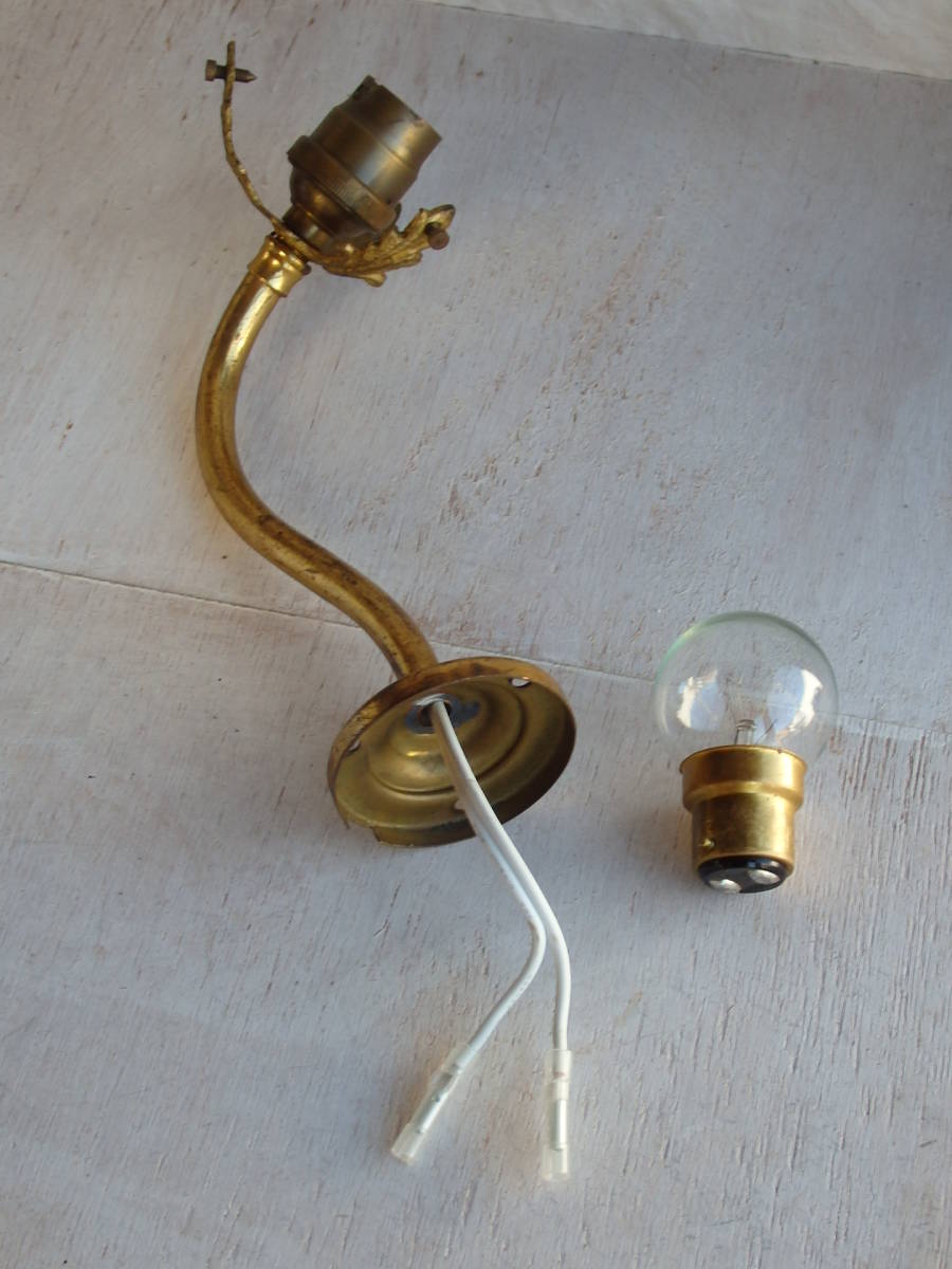 フランスアンティーク ブラケット 電球付き 1灯 真鍮 ブラス ランプ ライト 壁付け ウォール 蚤の市 ゴールド　西洋　_画像9