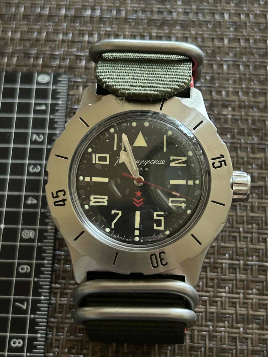 絶品】 送料込 金属製ズッシリ１００グラム 機械式 海外軍用 腕時計