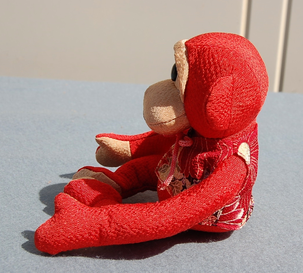 赤い・子供のお猿さん　手足にマグネット　磁石付　_画像2