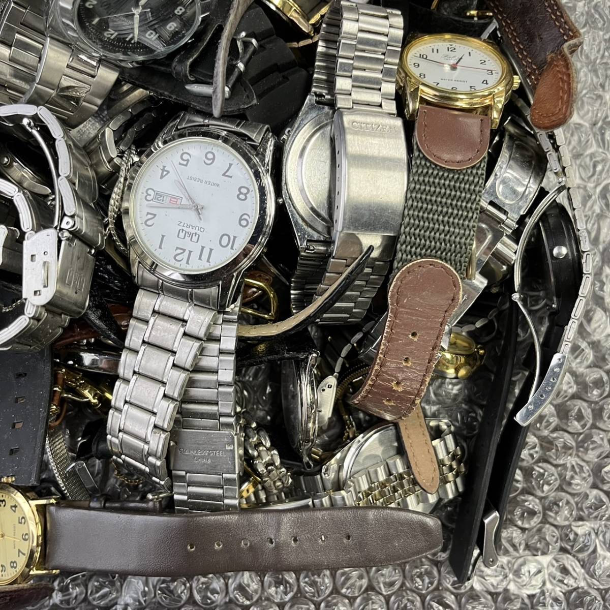 R041(10000)-333　時計大量まとめ　約10kg　メンズ　レディース　CITIZEN　シチズン　腕時計　懐中時計　部品取り　状態様々