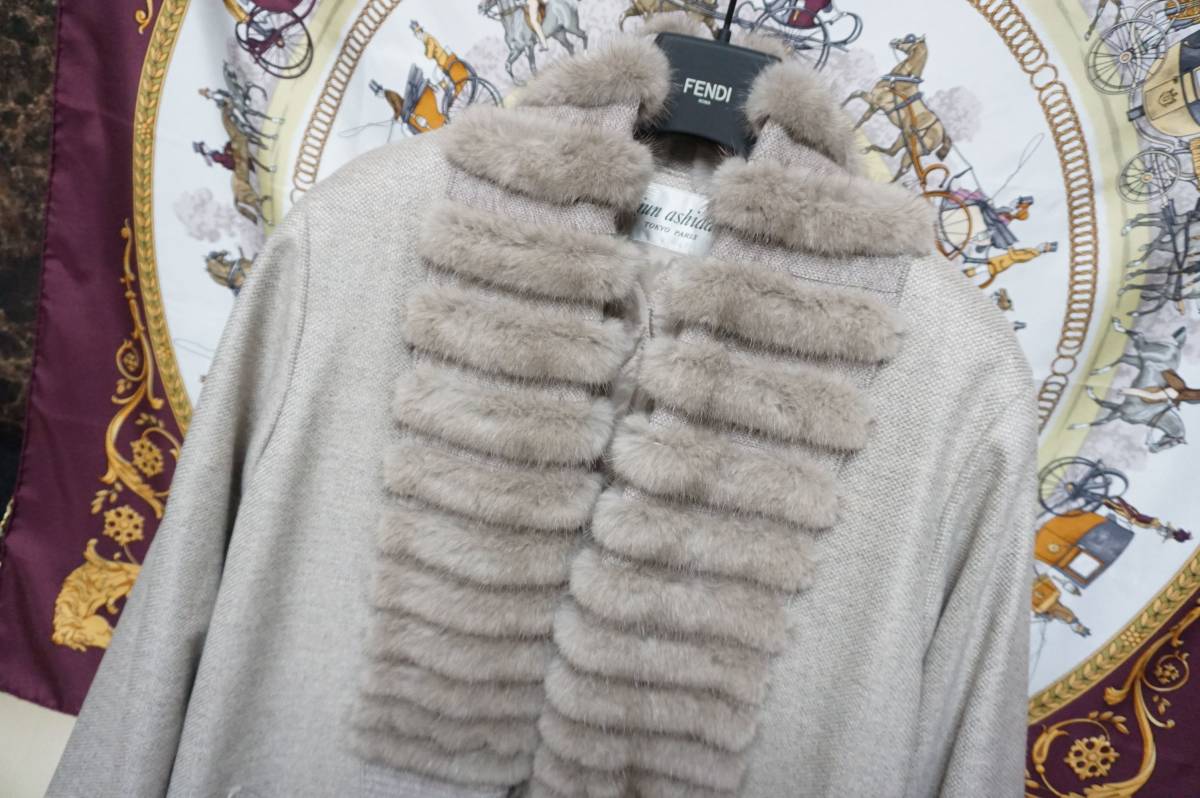 ジュンアシダ  の ミンク毛皮ファーが付いている ニットショールカラー切替の カシミア中綿コートです。とても綺麗です。”