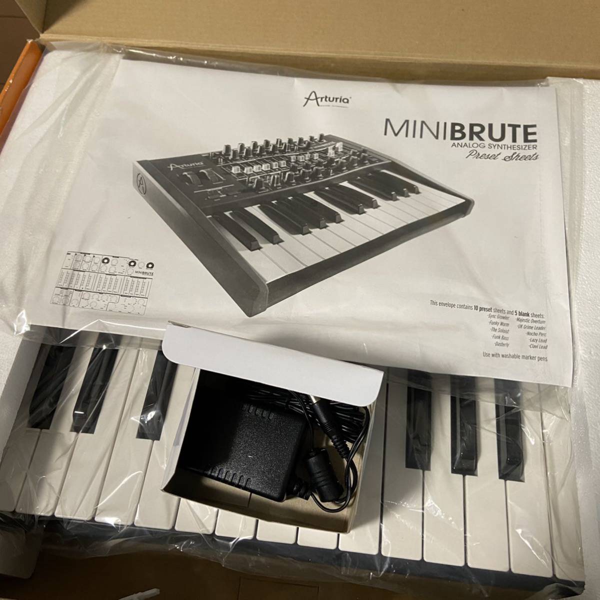 Arturia MINIBRUTE アナログシンセ 未使用 鍵盤楽器 | 4nen2kumi.jp