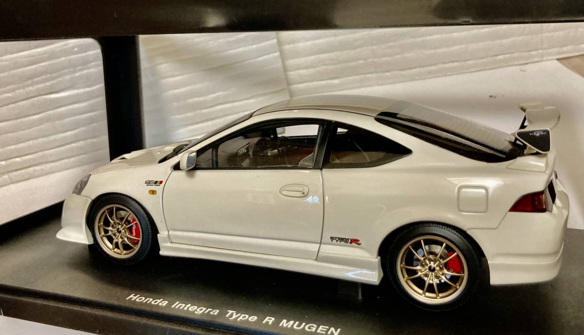 オートアート 1/18 ホンダ インテグラ TYPE-R 無限